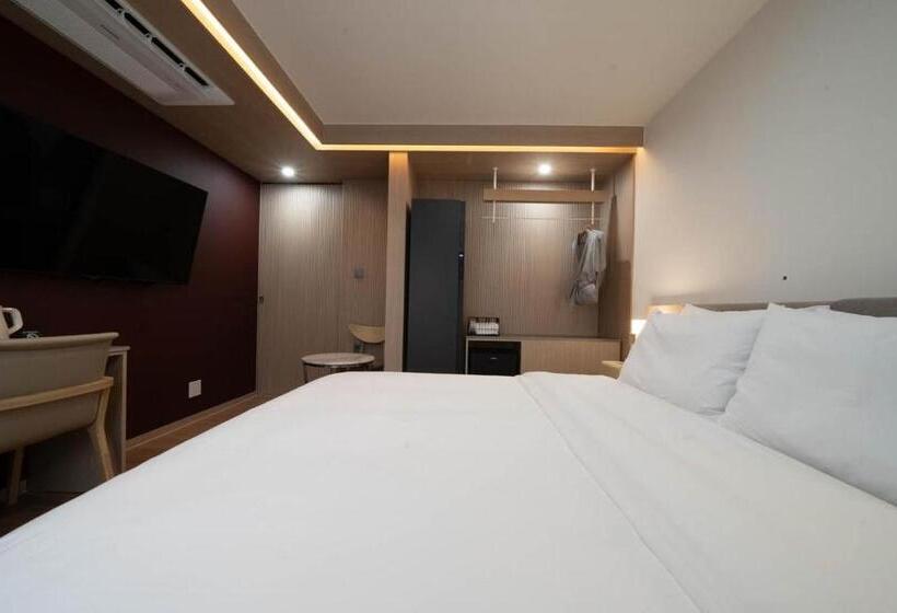 Hound Hotel Gimhae Samgye