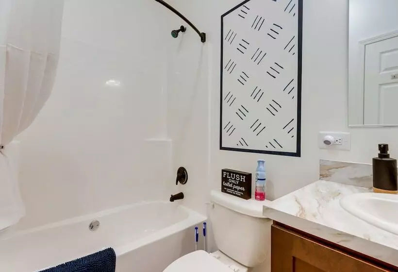 Private Dock + Fire Pit: Lake Of The Ozarks Home!