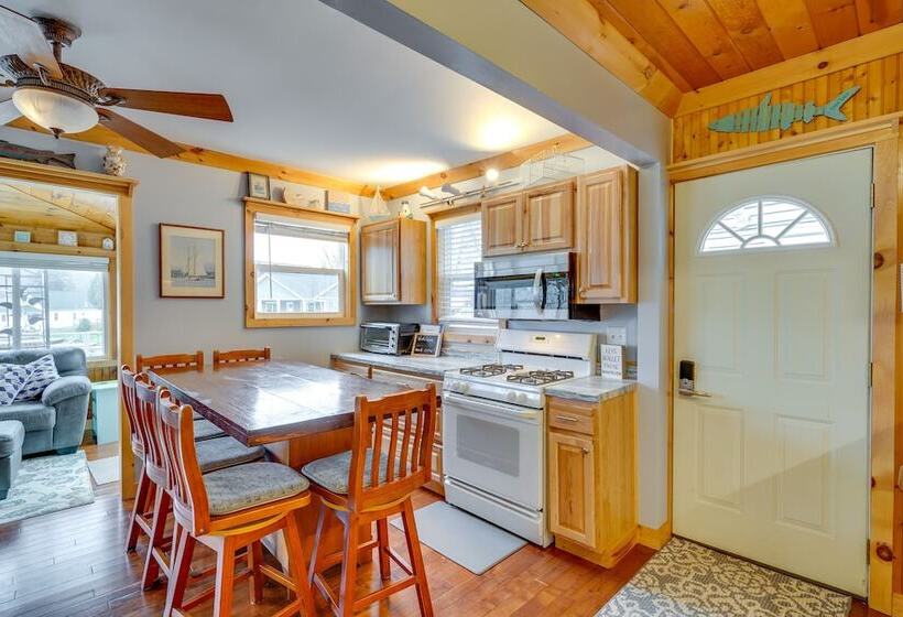 Lime Lake Cottage W/ Lakefront Deck & Dock!