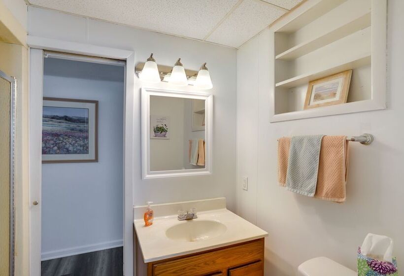 Sister Lakes Cottage W/ Dock & Grill!