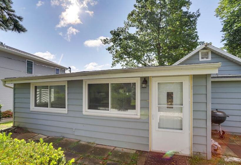 Sister Lakes Cottage W/ Dock & Grill!