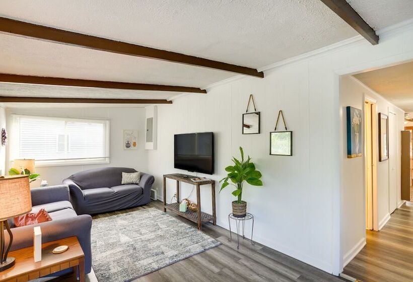 Sister Lakes Cottage W/ Dock & Grill!