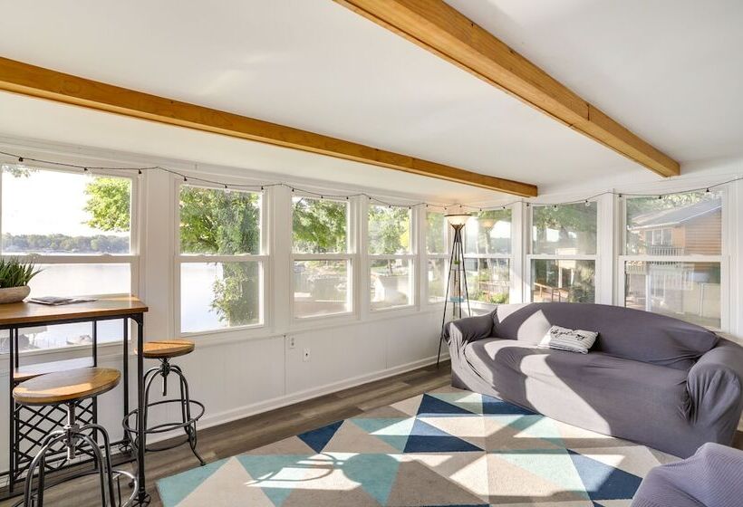 Sister Lakes Cottage W/ Dock & Grill!