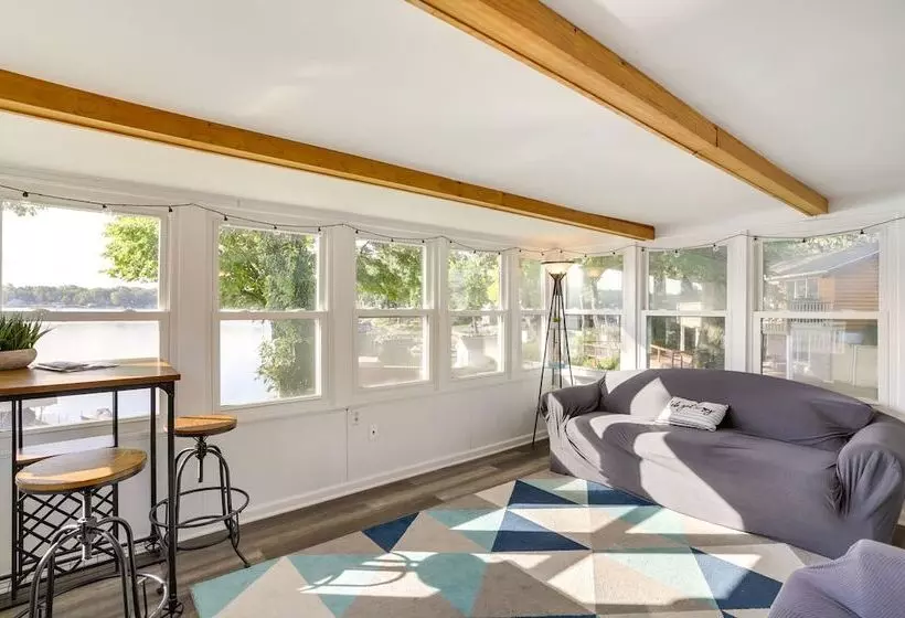 Sister Lakes Cottage W/ Dock & Grill!