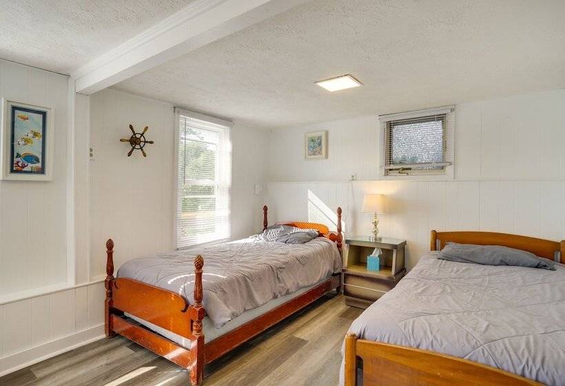 Sister Lakes Cottage W/ Dock & Grill!