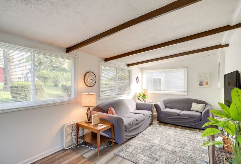 Sister Lakes Cottage W/ Dock & Grill!