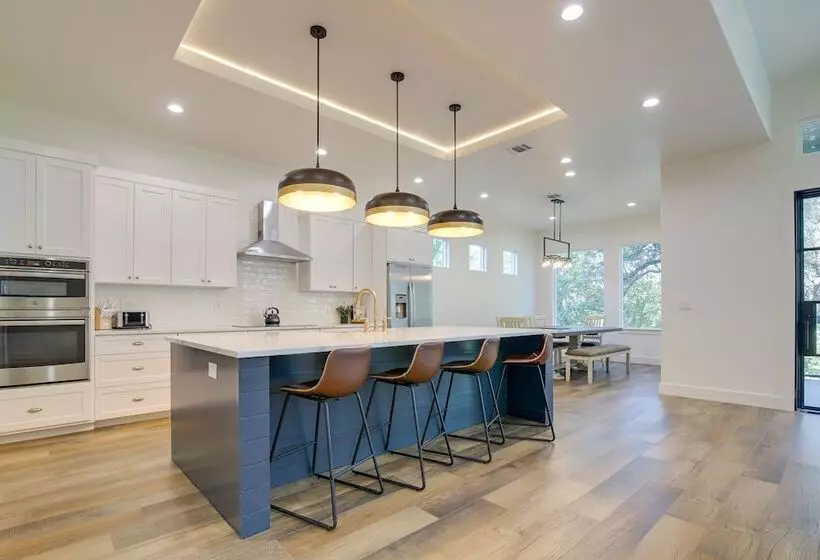 Modern Kingsland Home W/ River Access & Kayaks!