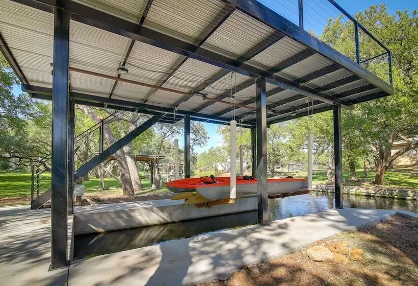 Modern Kingsland Home W/ River Access & Kayaks!