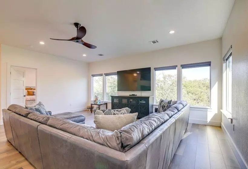 Modern Kingsland Home W/ River Access & Kayaks!