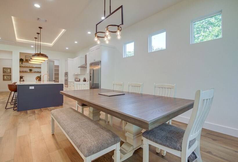 Modern Kingsland Home W/ River Access & Kayaks!