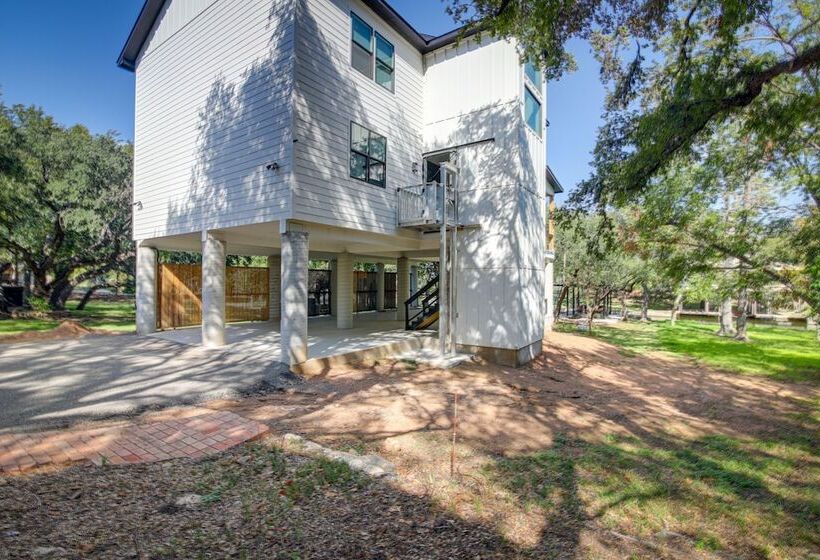 Modern Kingsland Home W/ River Access & Kayaks!