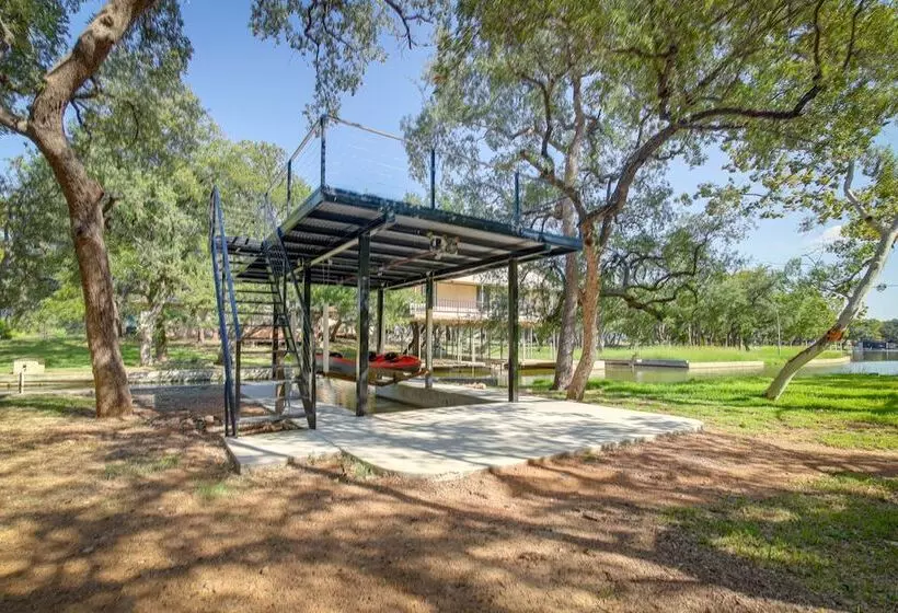 Modern Kingsland Home W/ River Access & Kayaks!