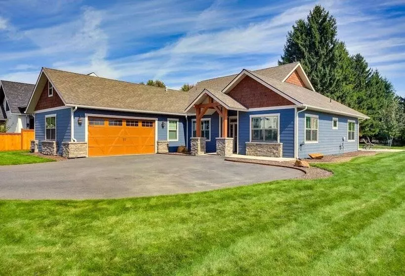 Modern Sandpoint Home W/ Lake Pend Oreille View!
