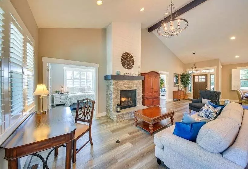 Modern Sandpoint Home W/ Lake Pend Oreille View!