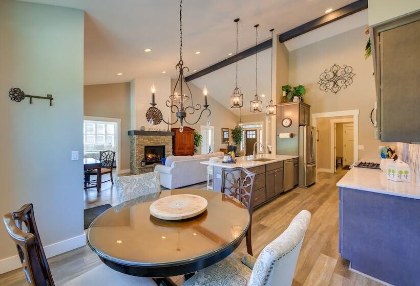 Modern Sandpoint Home W/ Lake Pend Oreille View!