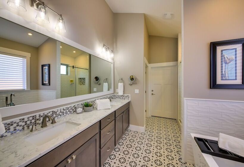 Modern Sandpoint Home W/ Lake Pend Oreille View!