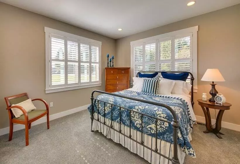 Modern Sandpoint Home W/ Lake Pend Oreille View!
