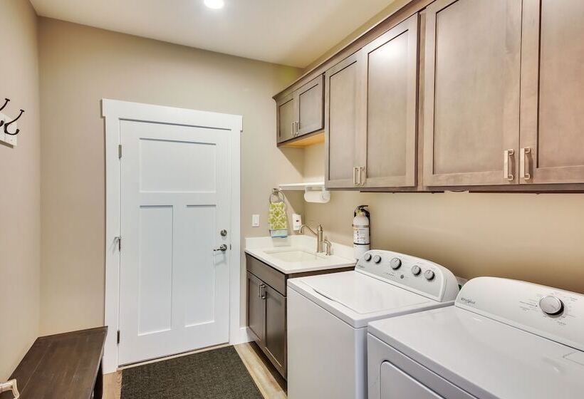 Modern Sandpoint Home W/ Lake Pend Oreille View!