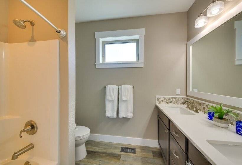 Modern Sandpoint Home W/ Lake Pend Oreille View!