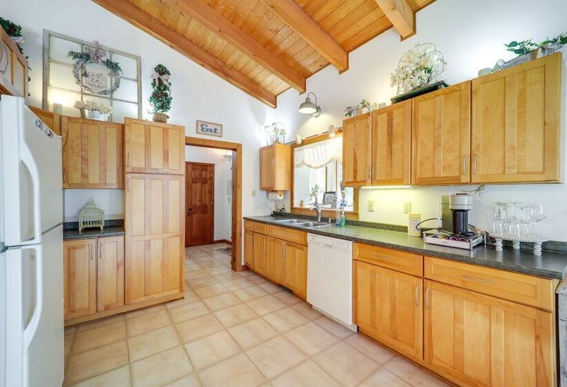 Home On 60 Acres Near Beech Mtn!