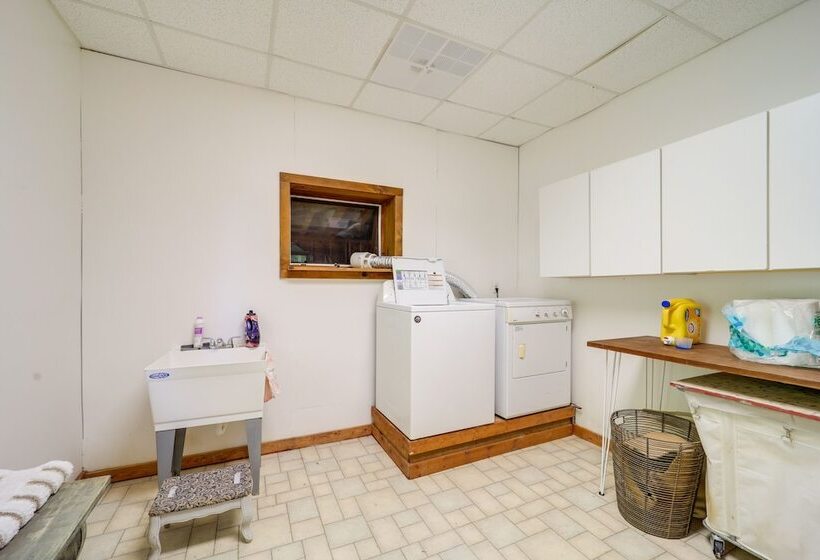 Home On 60 Acres Near Beech Mtn!