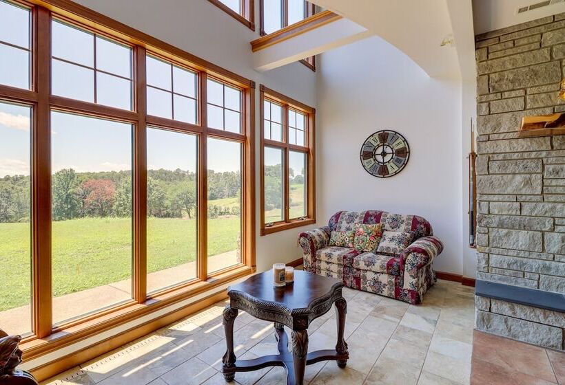 Mtn View Shirley Pool House: Pets Welcome!