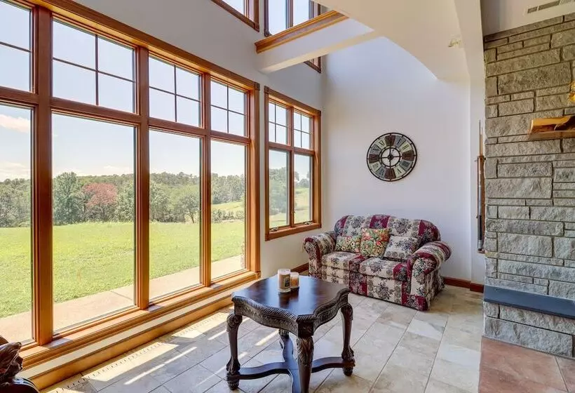 Mtn View Shirley Pool House: Pets Welcome!