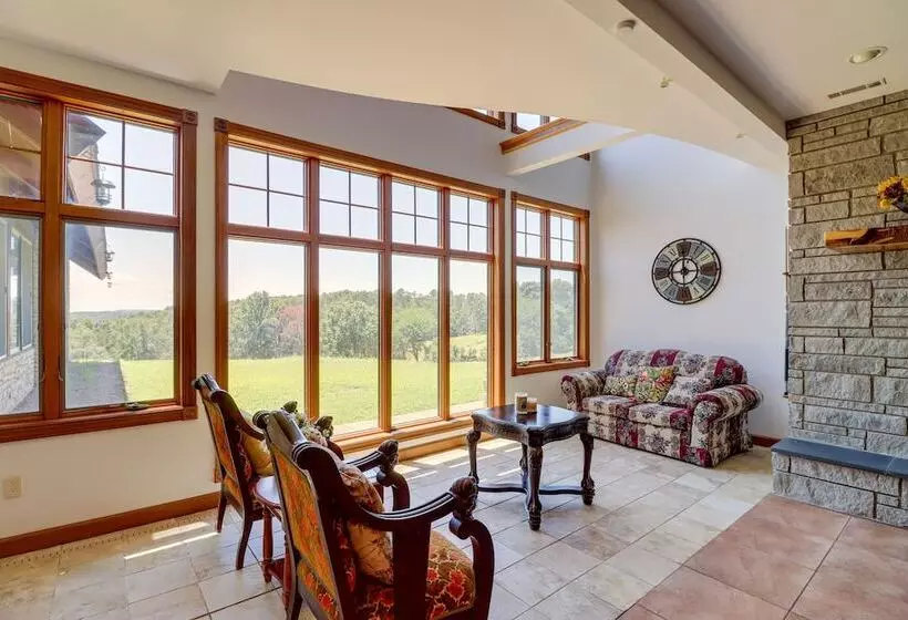 Mtn View Shirley Pool House: Pets Welcome!