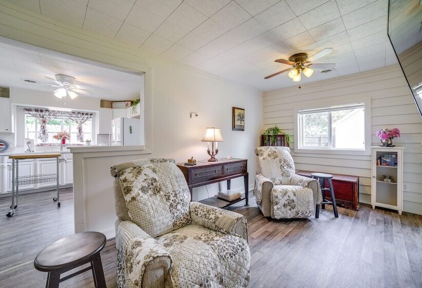 Private Plainfield Retreat W/ Gas Grill + Patio