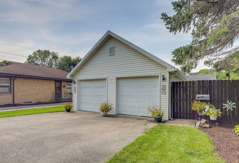 Private Plainfield Retreat W/ Gas Grill + Patio