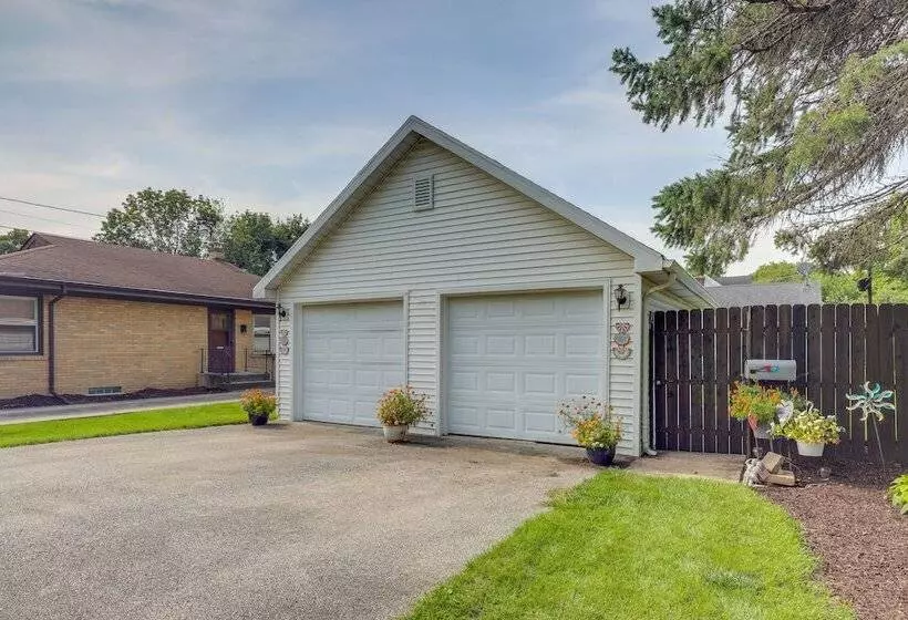 Private Plainfield Retreat W/ Gas Grill + Patio