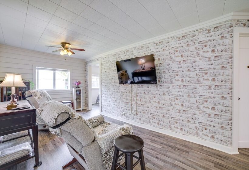 Private Plainfield Retreat W/ Gas Grill + Patio