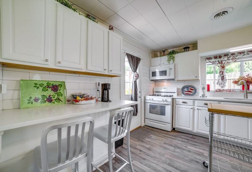 Private Plainfield Retreat W/ Gas Grill + Patio