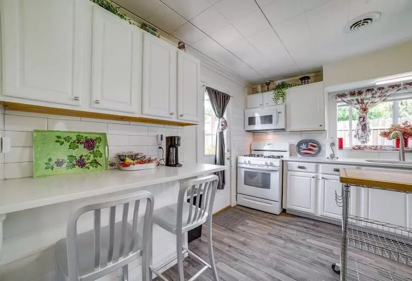 Private Plainfield Retreat W/ Gas Grill + Patio