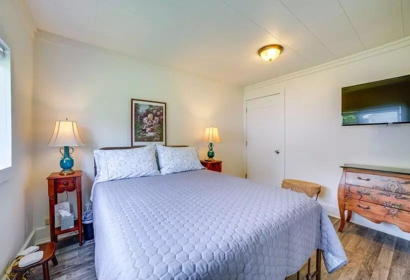 Private Plainfield Retreat W/ Gas Grill + Patio