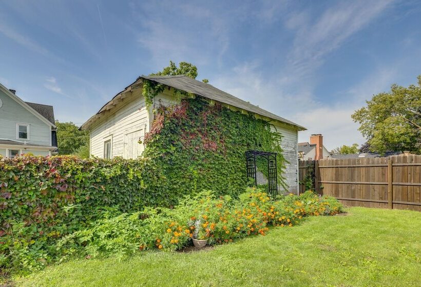 Private Plainfield Retreat W/ Gas Grill + Patio