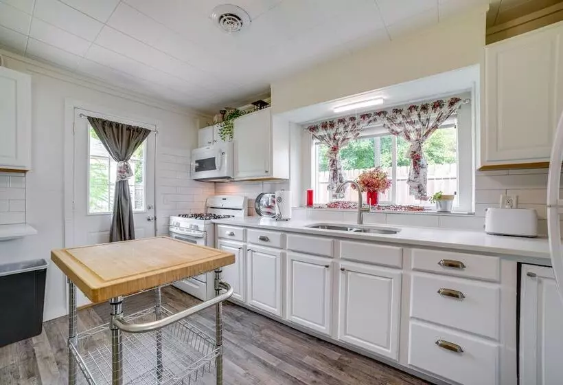 Private Plainfield Retreat W/ Gas Grill + Patio