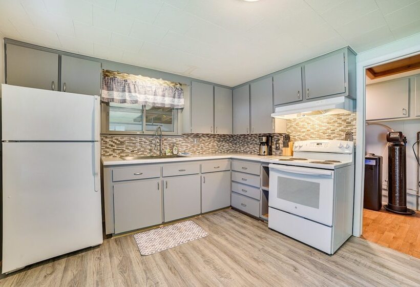 Prudenville Family Home W/ Game Room & Fire Pit!