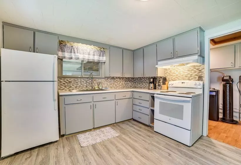 Prudenville Family Home W/ Game Room & Fire Pit!