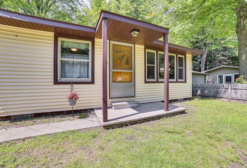 Prudenville Family Home W/ Game Room & Fire Pit!