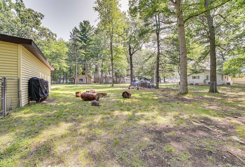 Prudenville Family Home W/ Game Room & Fire Pit!