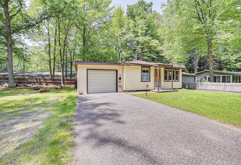 Prudenville Family Home W/ Game Room & Fire Pit!