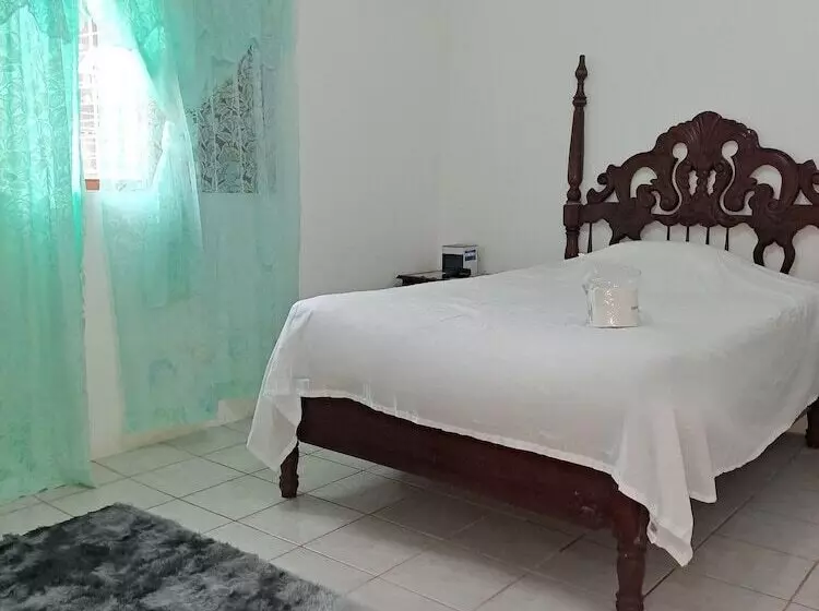 اقامتگاه Healing 3 Bed Retreat   Sleeps 4, Hot Tub & Pool