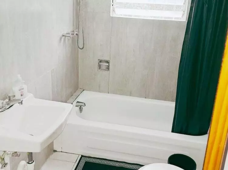 اقامتگاه Healing 3 Bed Retreat   Sleeps 4, Hot Tub & Pool