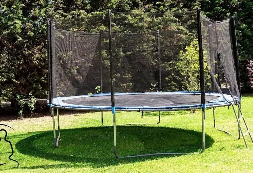 اقامتگاه Healing 3 Bed Retreat   Sleeps 4, Hot Tub & Pool