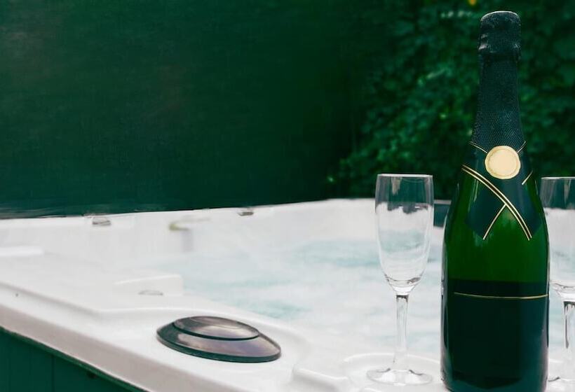 اقامتگاه Healing Retreat Stunning 3 Bed House