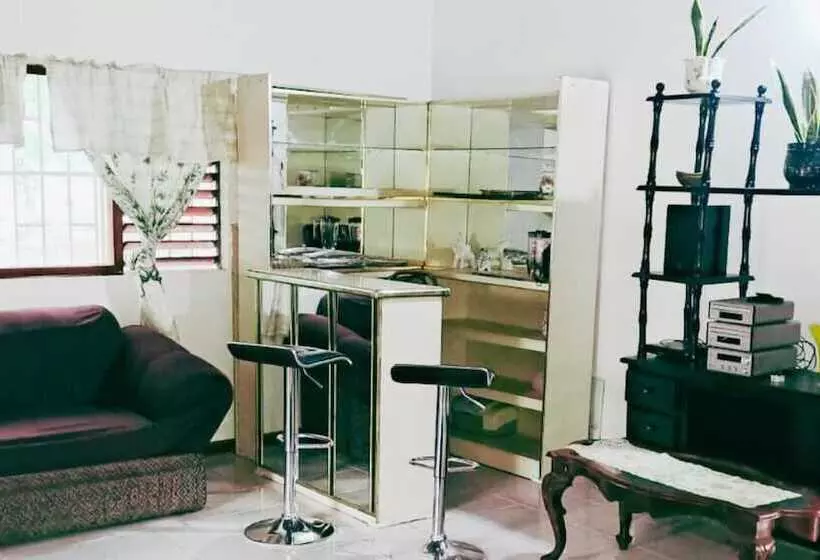 اقامتگاه Healing 3 Bed Retreat   Sleeps 4, Hot Tub & Pool