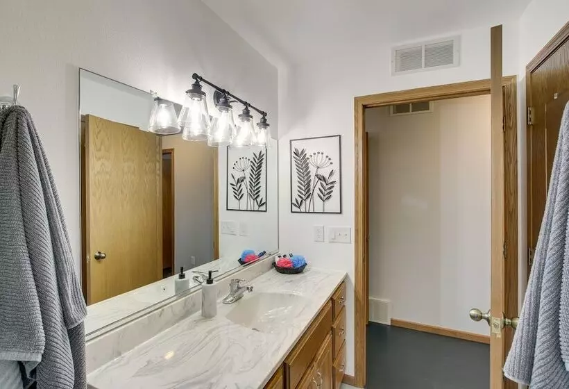 Secluded Wautoma Home W/ Fire Pit!