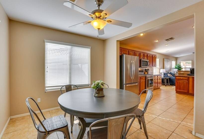 Sunny Surprise Home: Heated Outdoor Pool, Hot Tub!