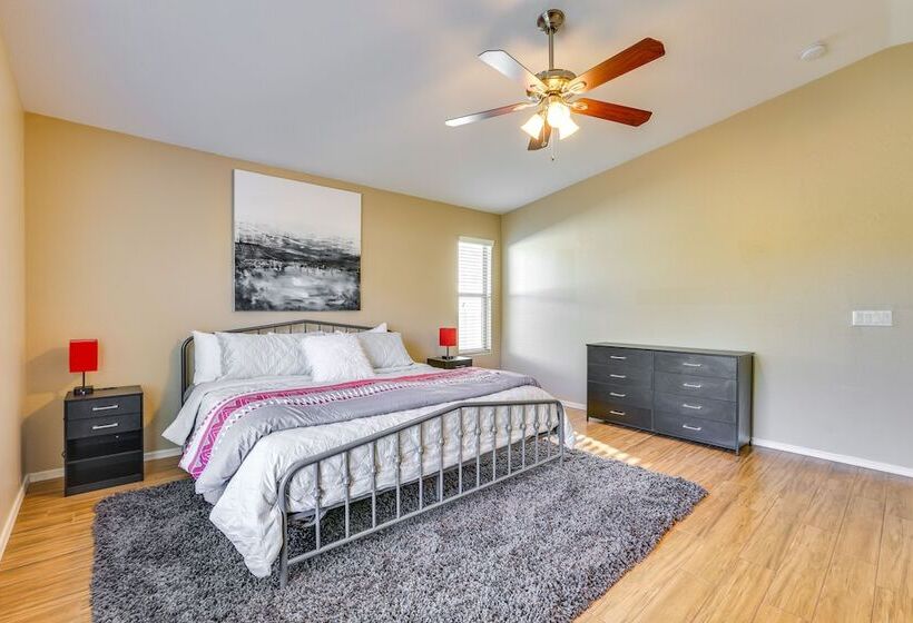 Sunny Surprise Home: Heated Outdoor Pool, Hot Tub!